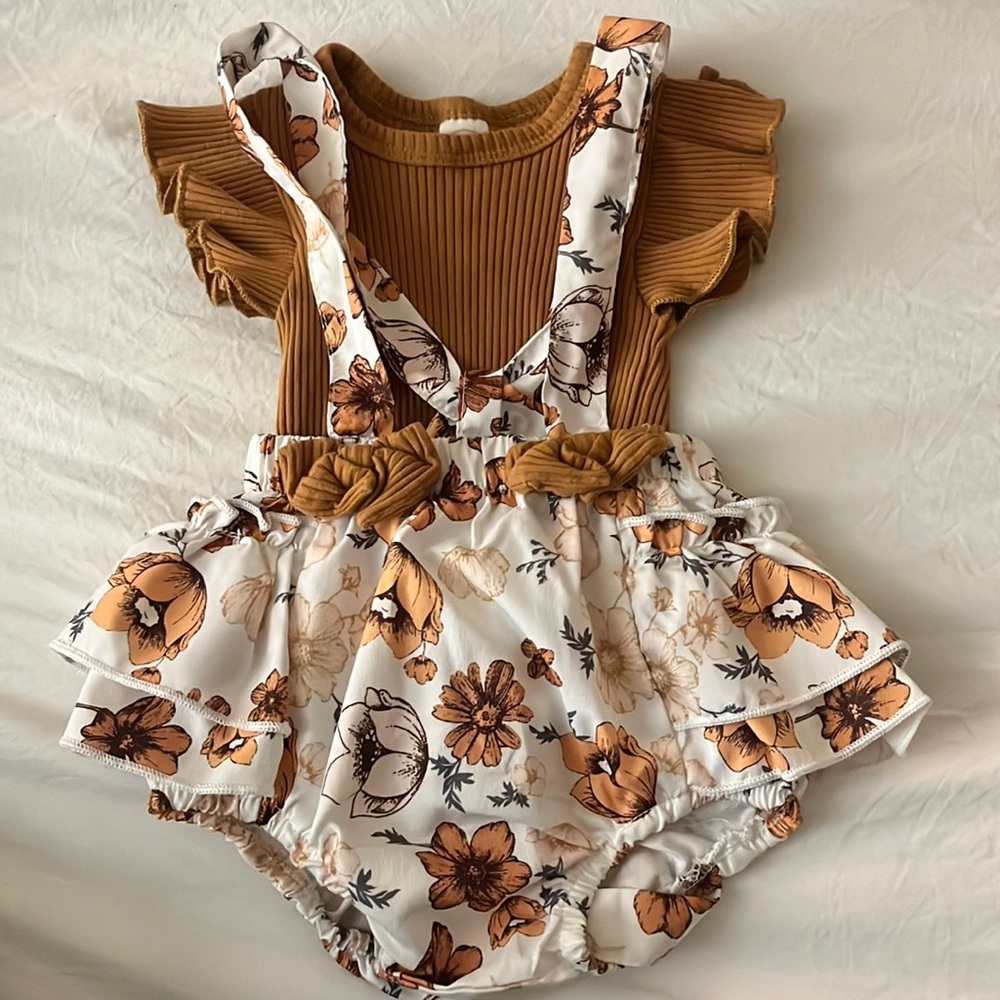 Baby girl floral ruffle top+suspender shorts
